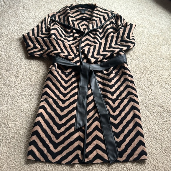 🆕 Tahari Open Belted Cardigan Jacket Black Brown Chevron Pattern Size Medium - Picture 13 of 17
